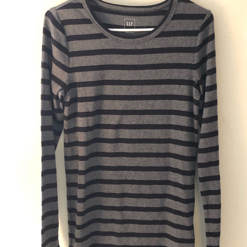 GAP black/gray long sleeve T-shirt